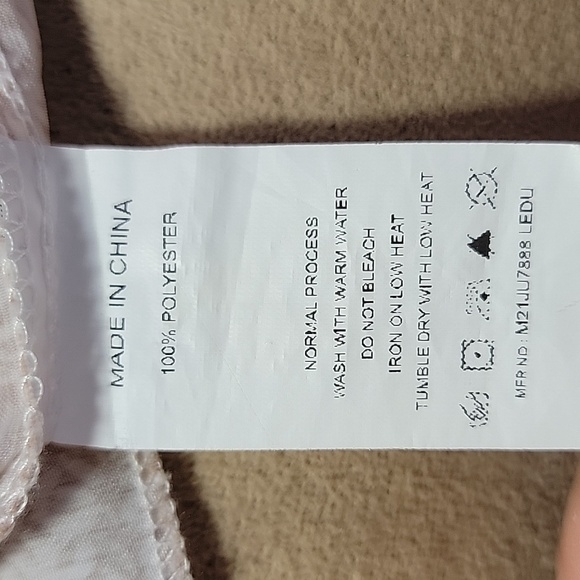 Simplee Ditsy Floral Flutter Sleeve Tie Front Romper Size Small EUC - Picture 7 of 13